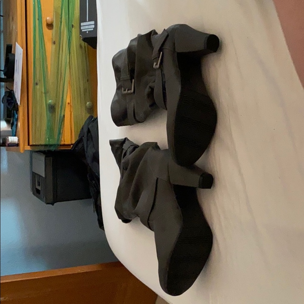 Grey boots - Picture 2 of 3